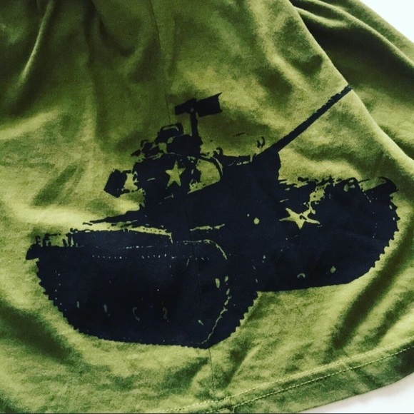 Men’s Crunch Fitness Tank - Picture 3 of 4